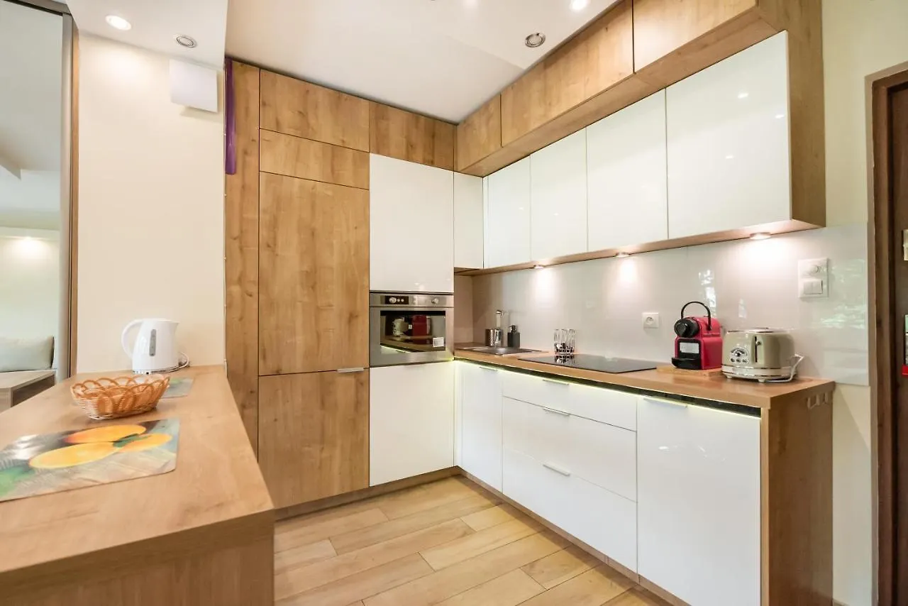 Mokotow Orzycka Beige Studio وارسو بولندا